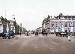 zwart/wit foto van lange boulevard  in Berlijn rond 1900